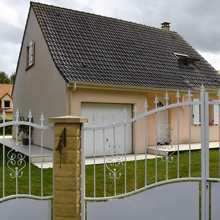 Maison Confortable Sejour Spacieux, Belle Terrasse Avec Grand Jardin Avec Jeux Exterieurs Pres Bayeux Et Omaha Beach Saonnet Exterior foto
