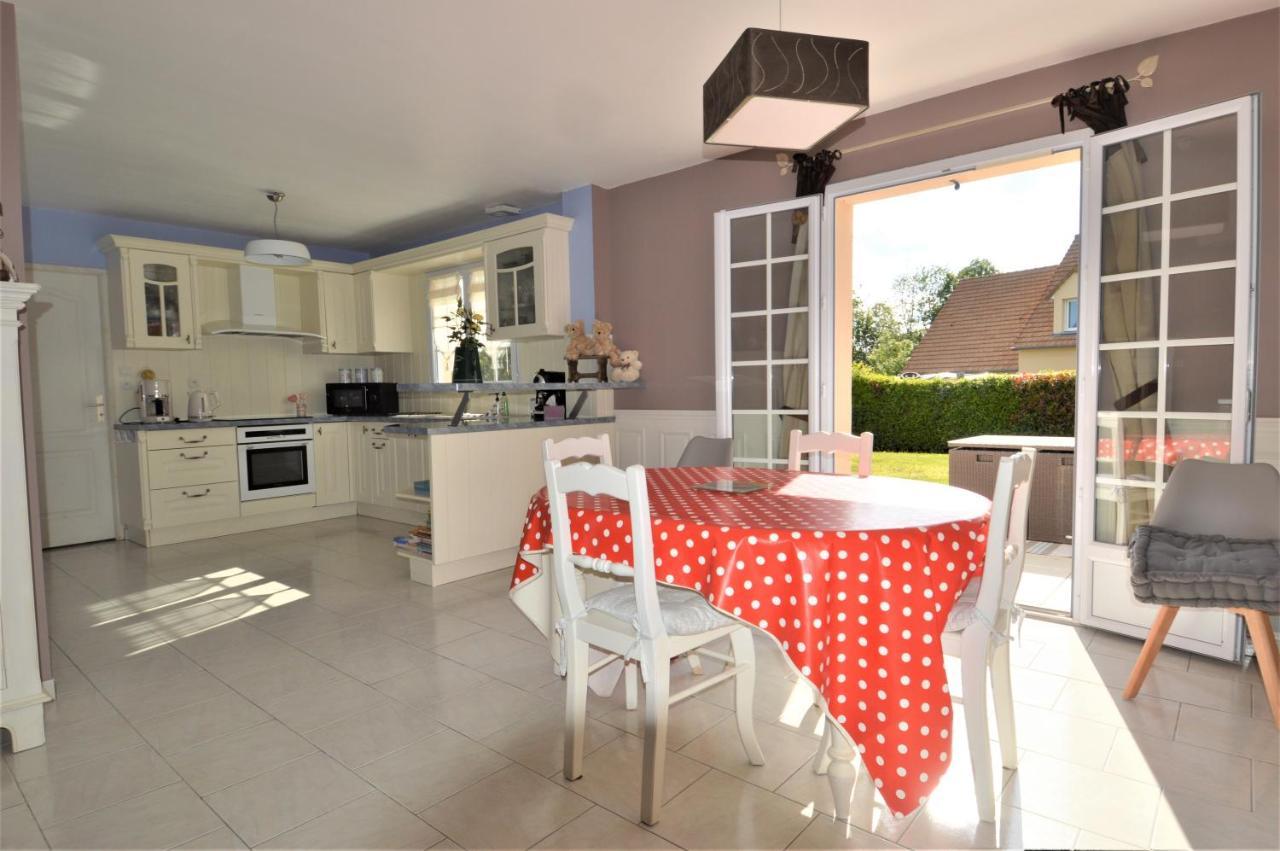 Maison Confortable: Spacious With Garden Terrace Near Bayeux Holiday home *